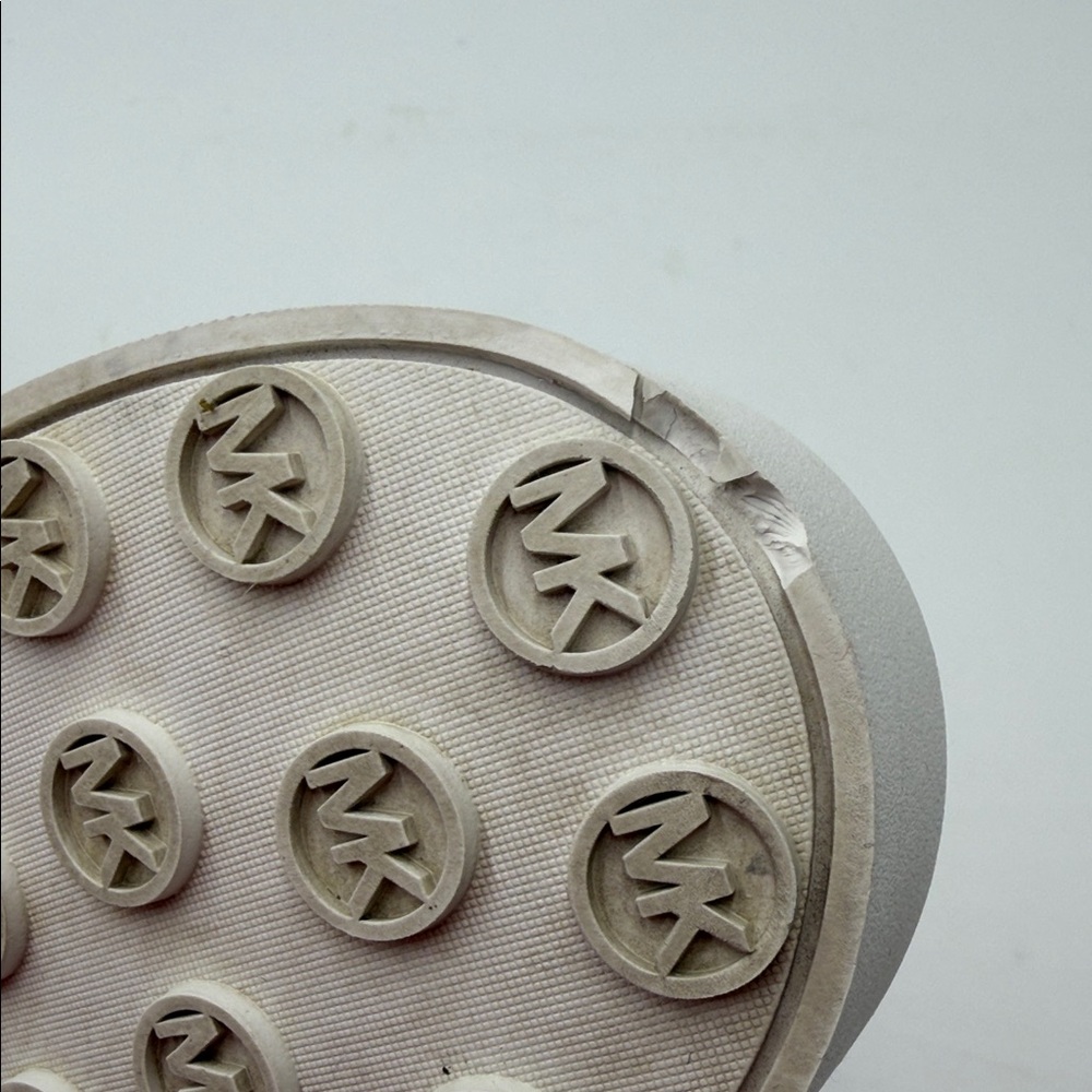 MICHAEL KORS OUTLET
Romey Embellished Signature
Logo Platform Sneaker - Picture 10 of 12